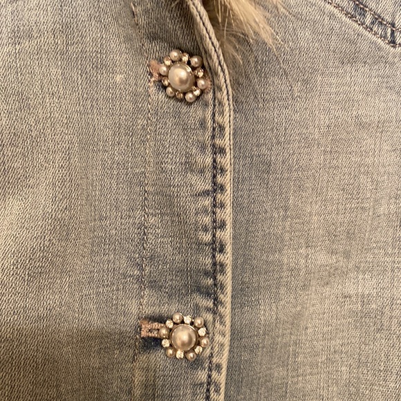 NWOT. Chico’s denim jacket with removable fur collar, size 12/14 (Chico’s Sz 2) - Picture 3 of 5